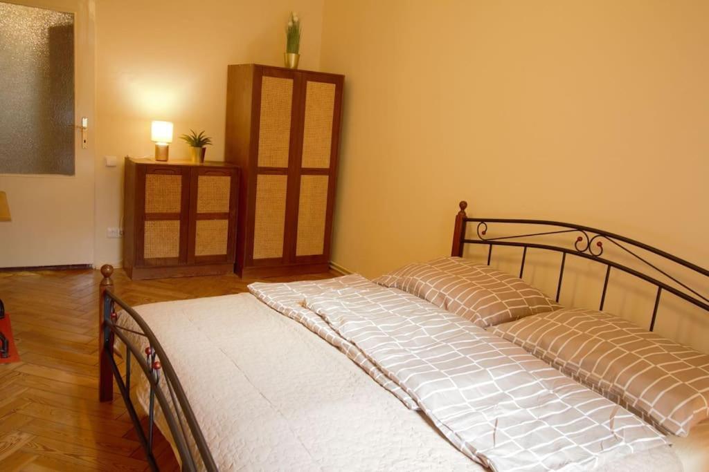 Comfort 2Bedrooms Quite Place!-Vinohrady Praag Buitenkant foto