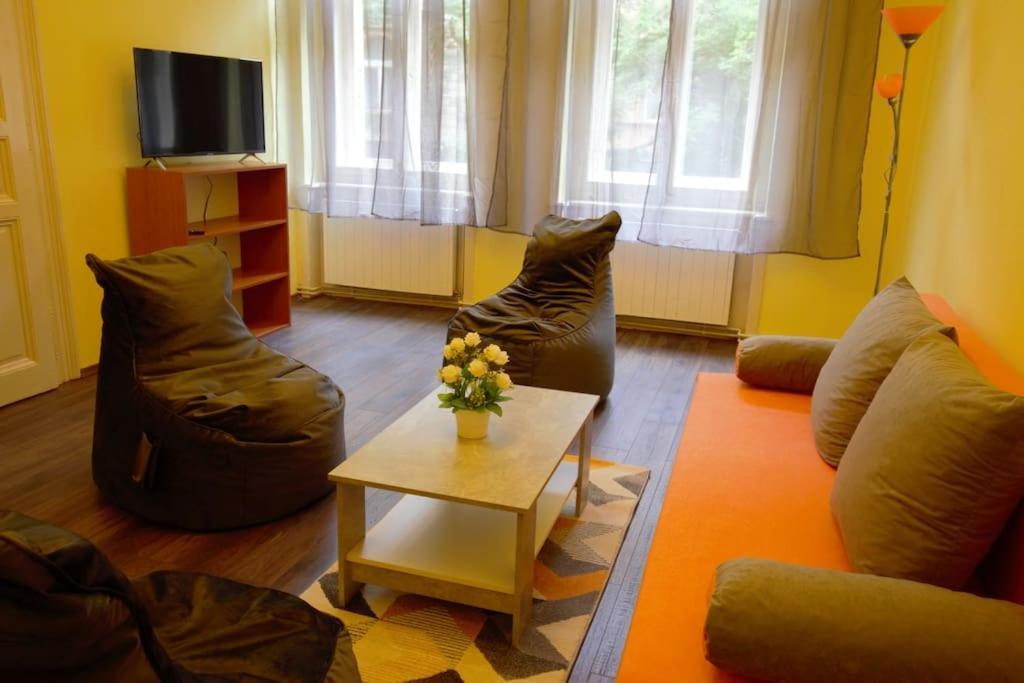 Comfort 2Bedrooms Quite Place!-Vinohrady Praag Buitenkant foto