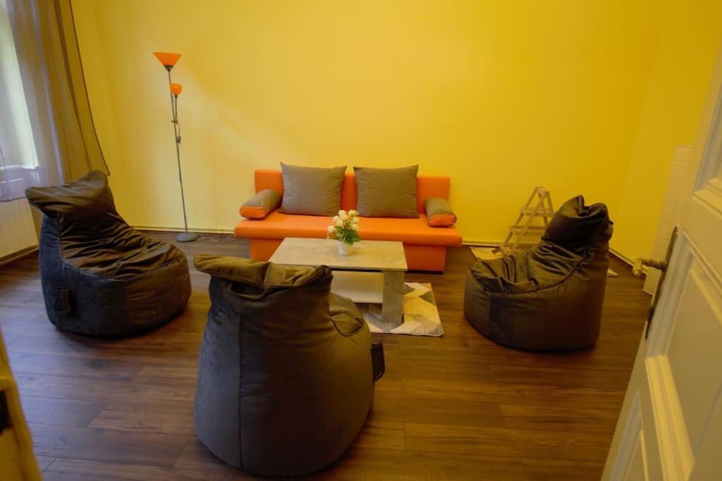 Comfort 2Bedrooms Quite Place!-Vinohrady Praag Buitenkant foto