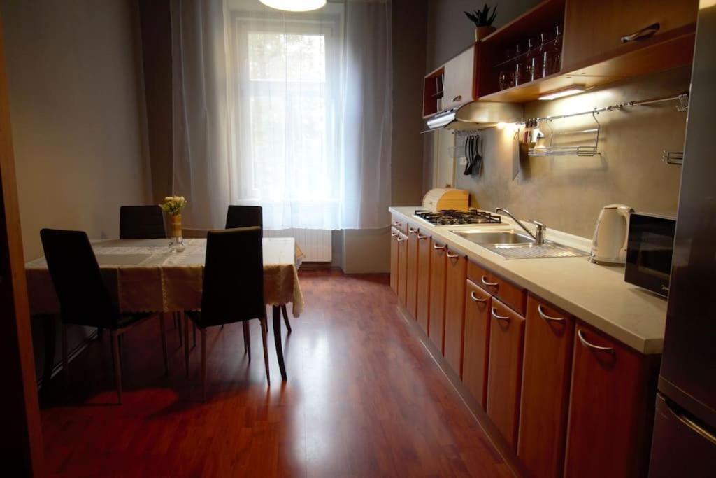 Comfort 2Bedrooms Quite Place!-Vinohrady Praag Buitenkant foto